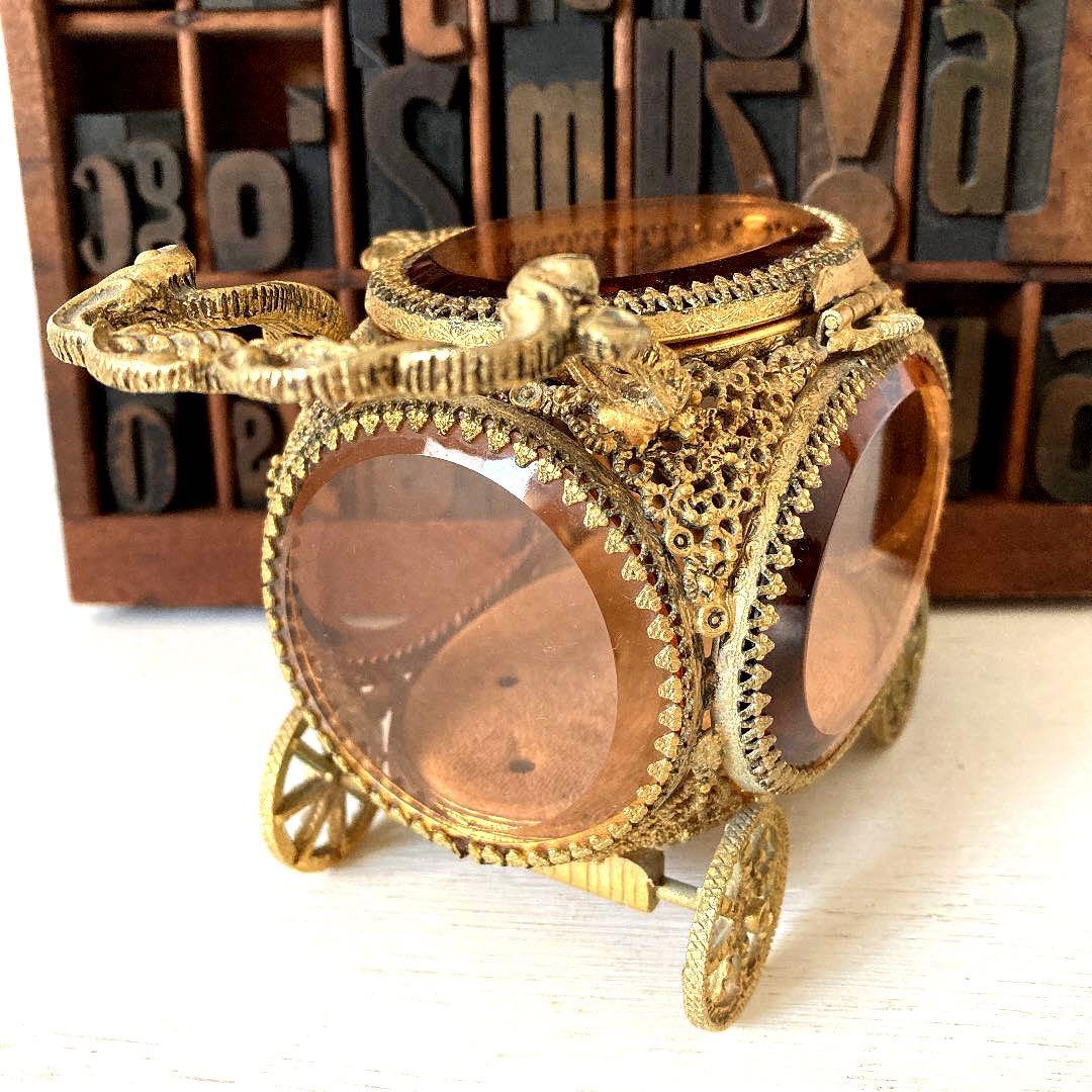 フランスアンティーク☘️オルモル装飾 ベベルガラス 馬車型ジュエリー