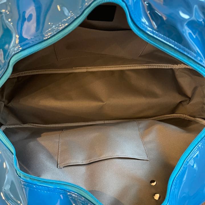 新日本プロレス 一番くじ エナメルバッグ - メルカリ