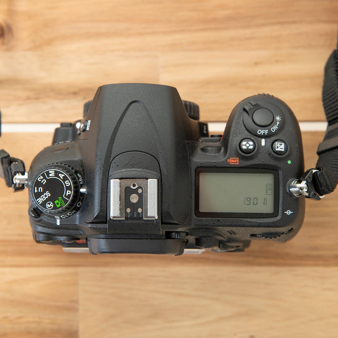 Nikon D7000（シャッター回数5700回、DXレンズ3本、付属品付き