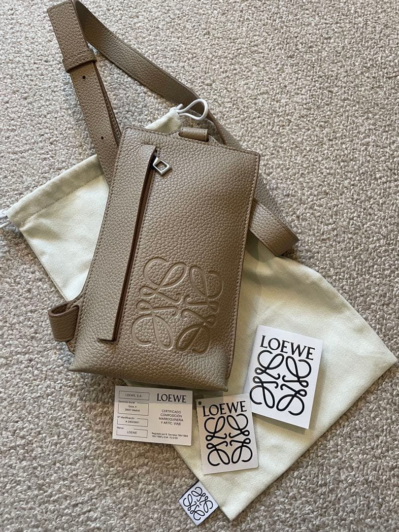 ⭐︎三連休限定値下げ⭐︎未使用！美品！LOEWE バーティカル Tポケット LOEWE（ロエベ） 新品同様 バーティカル Tポケット ボディバッグ