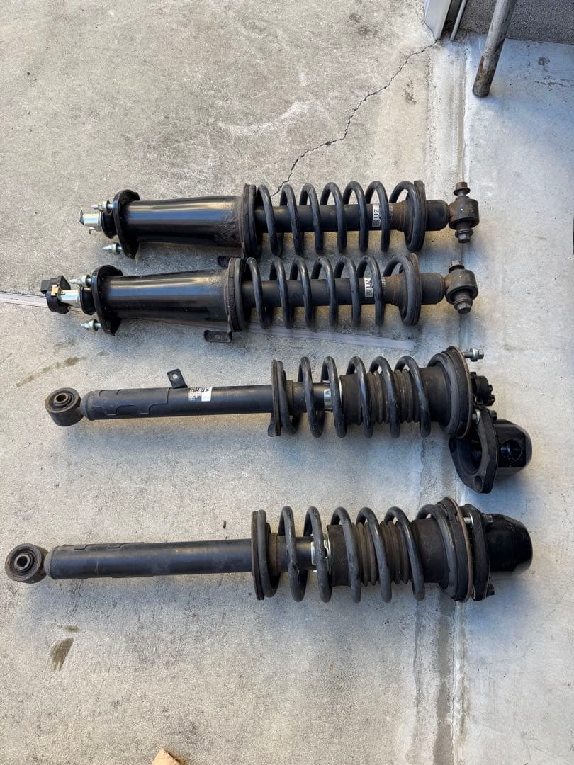 21クラウンマジェスタ gws214 純正サスペンション - メルカリ