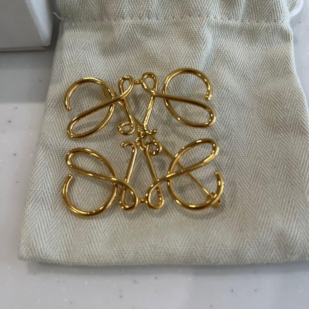 LOEWE ゴールドリボンブローチ ロエベ ブローチ - メルカリ