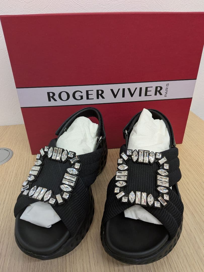 ROGER VIVIER ブラック サンダル サイズ36(23センチ) Viv' Run embellished sandals in black - Roger Vivier | Mytheresa