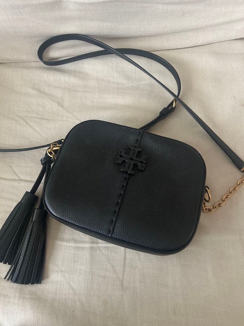 【トリーバーチ】ブラックレザーショルダーバッグ タッセル付き トリーバーチ】ブラックレザーショルダーバッグ タッセル付き - メルカリ