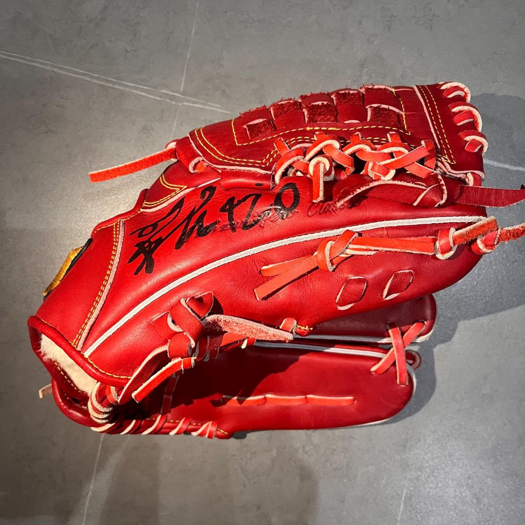 R*5様 がーどまん グローブ サイン入り【撮影で使用】 - メルカリ