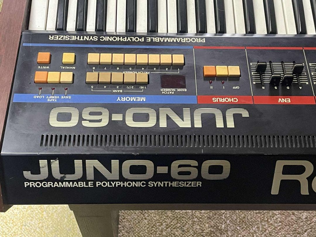 お買い得！整備済みRoland JUNO-60 アナログシンセサイザー