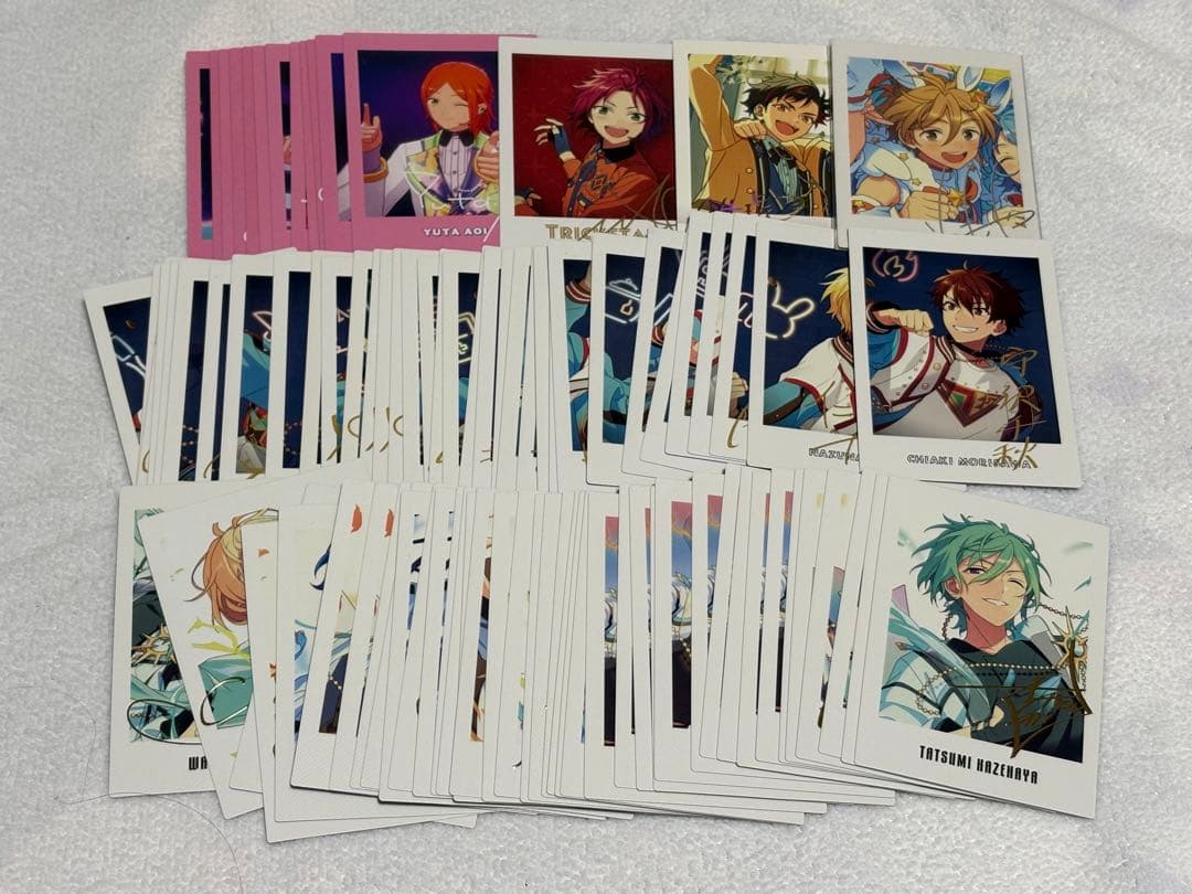 25日まで限定値下げ】あんスタ カード 缶バッジ まとめ売り