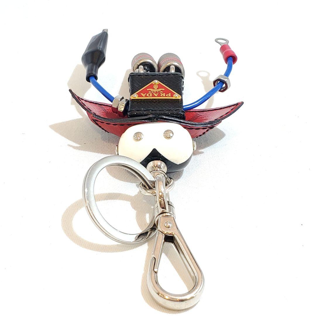 プラダ キーリング サフィアーノ ドラキュラ ロボット トリック 三角