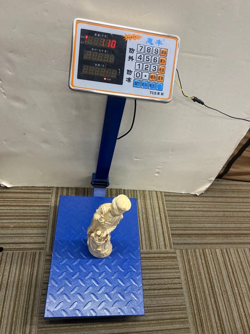 ［美品］女像 極上白象　1100g置物　送料込み