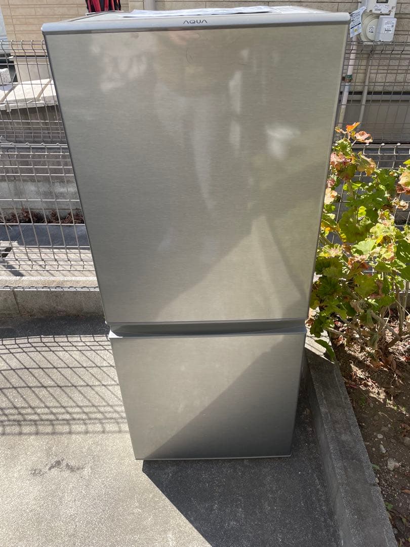 送料込み✨美品✨【2022年製】アクア冷蔵庫　126リットル アクア AQUA 冷蔵庫 2ドア 右開き 126L AQR-13M-S ブラッシュシルバー