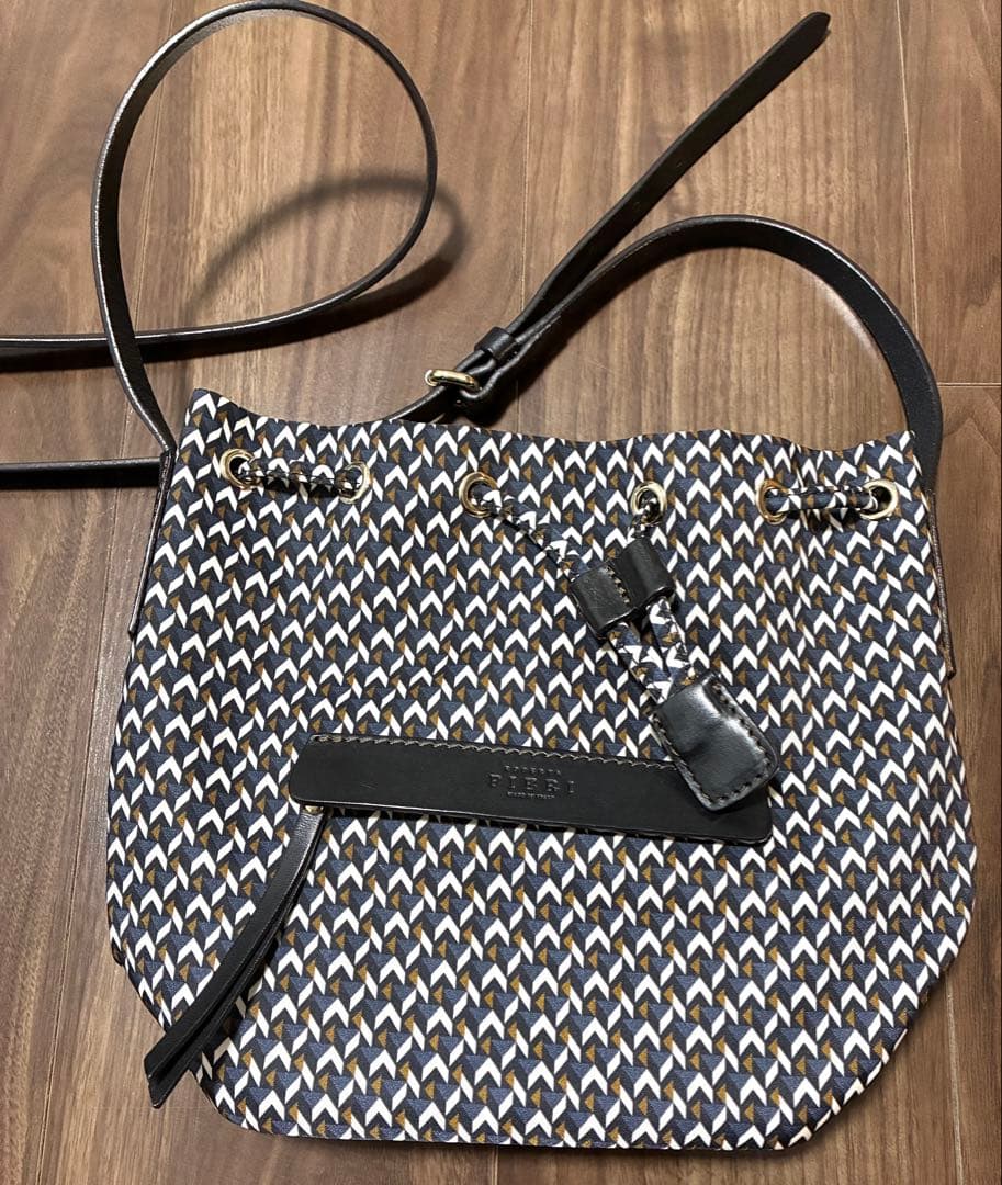 ロベルタピエリ ショルダーバッグ 巾着 TATAMI ネイビー - メルカリ