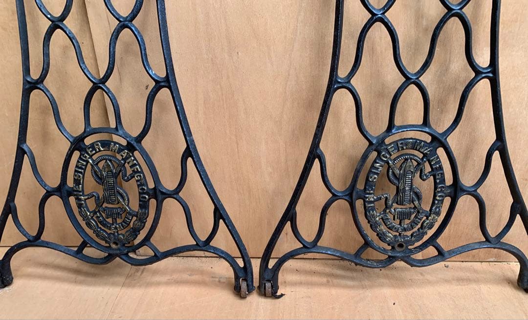 イギリスアンティークシンガーミシン鉄足テーブルディスプレイガーディ