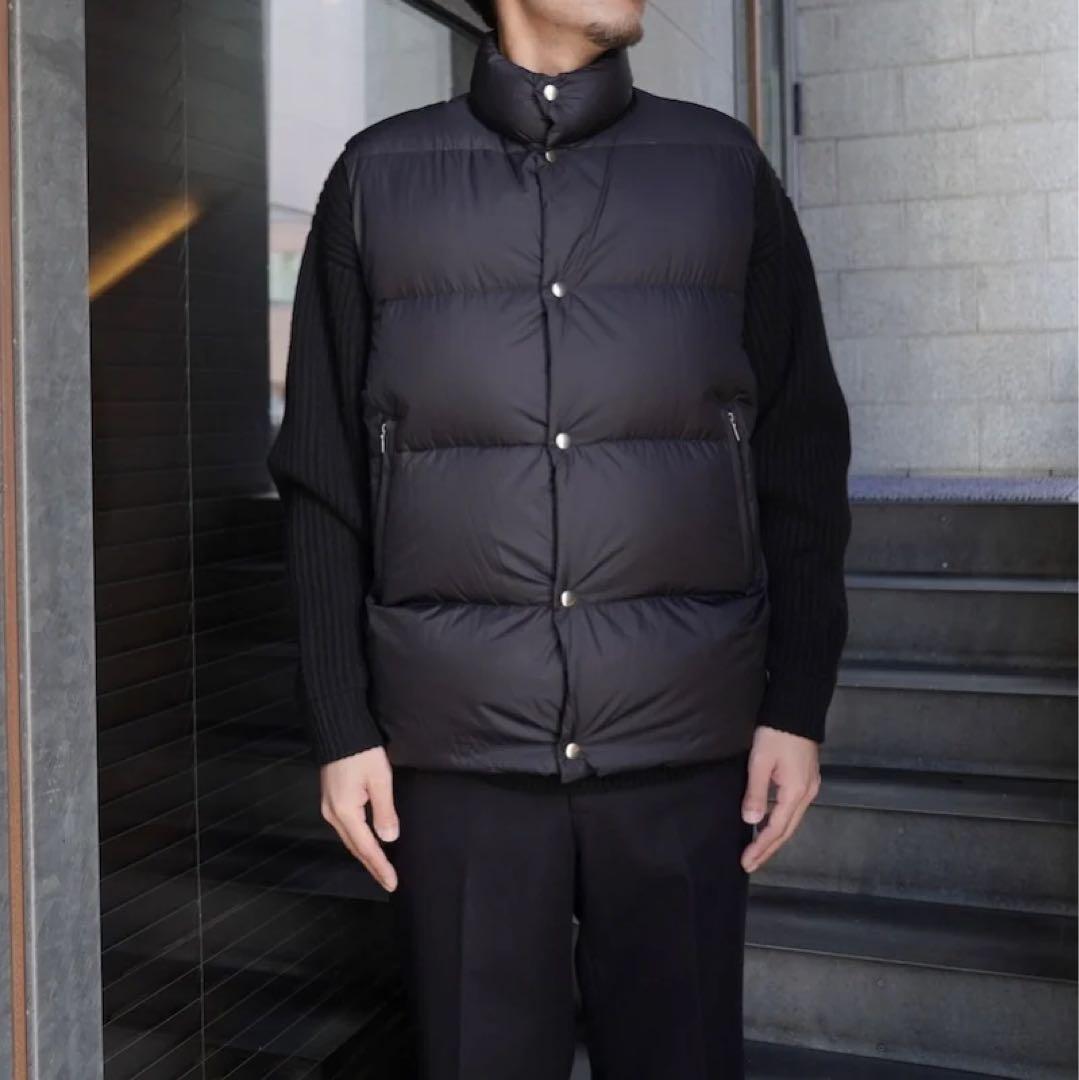 COMOLI コモリ ダウンベスト 23AW - メルカリ