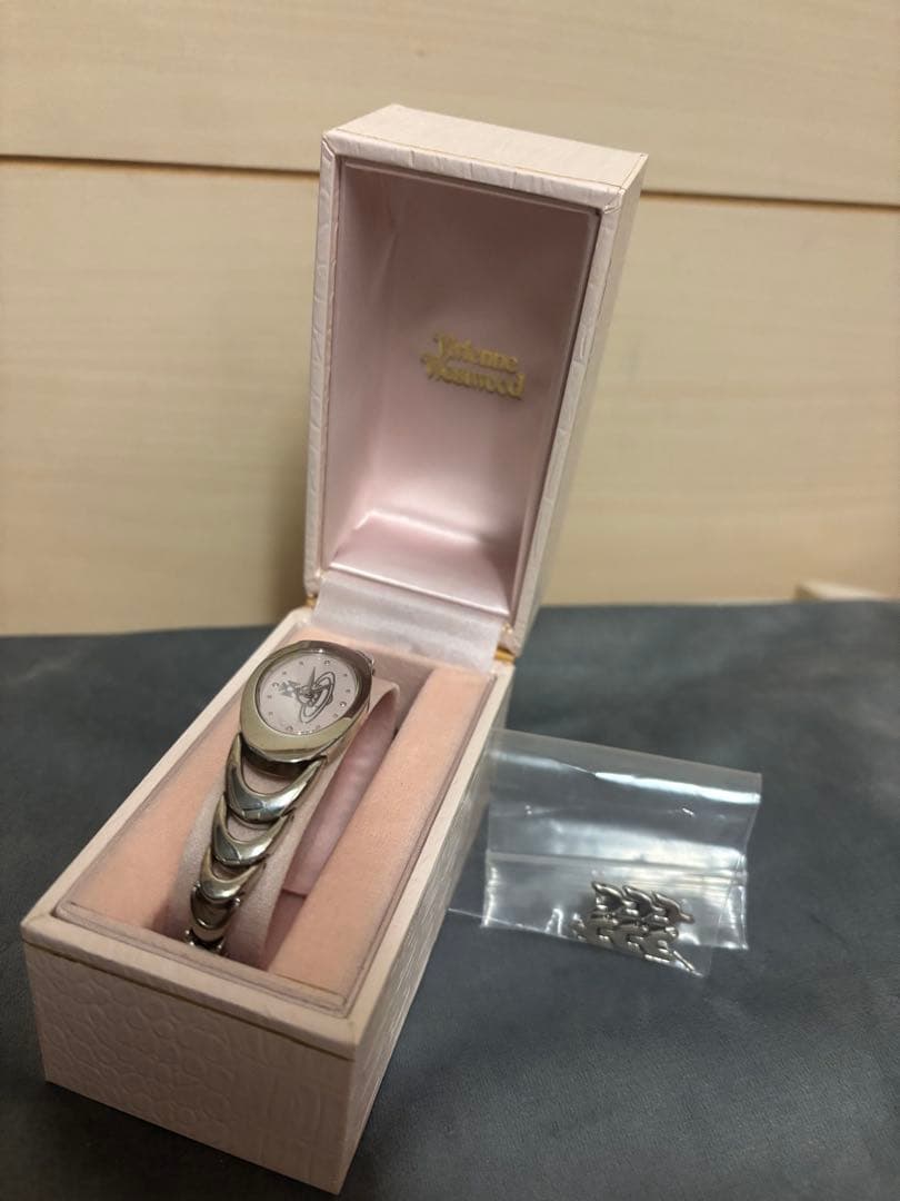 ヴィヴィアンウエストウッド　腕時計 ヴィヴィアン ウエストウッド 腕時計 メンズ ユニセックス ゴールド