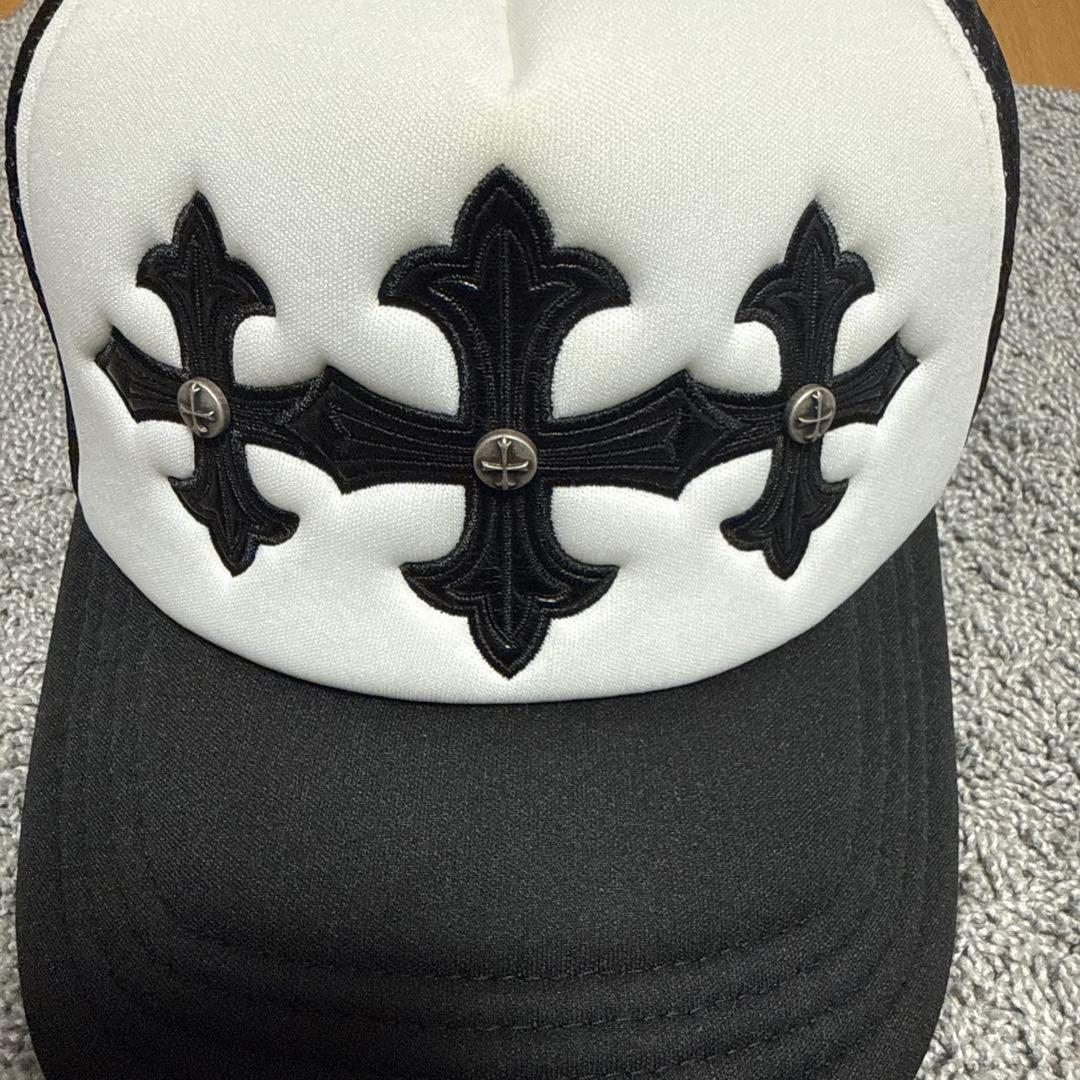 supplier クロスモチーフ刺繍トラッカーキャップ SUPPLIER（サプライヤー） キャップ 帽子 A'GEM/9 × .kom Cross