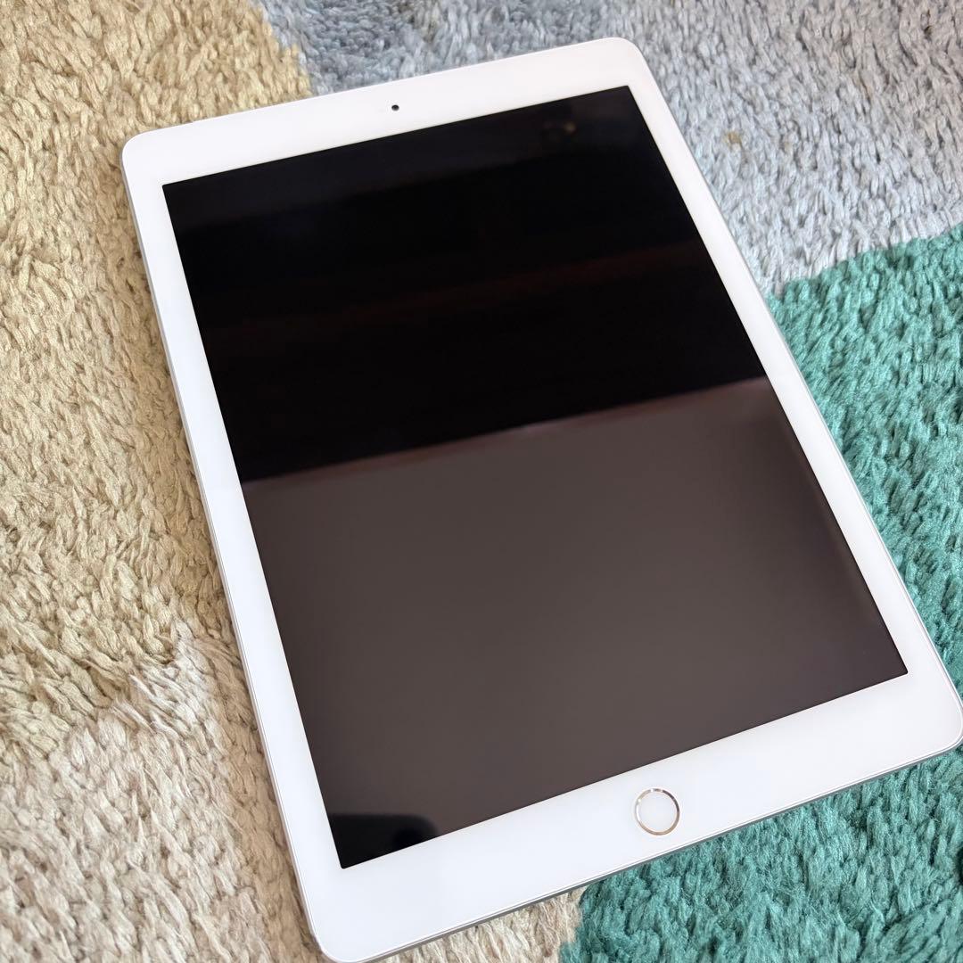 ＊＊週末お値下げ＊＊ iPad 32GB シルバー　第5世代 Amazon.co.jp: 【整備済み品】 Apple iPad (第5世代) Wi-Fi +