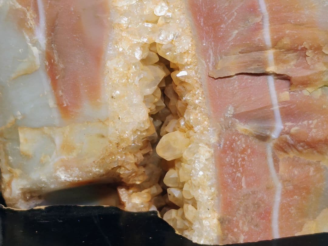 瑪瑙 1.5kg メノウ アゲート 原石 鑑賞石 自然石 誕生石 鉱物 鉱石