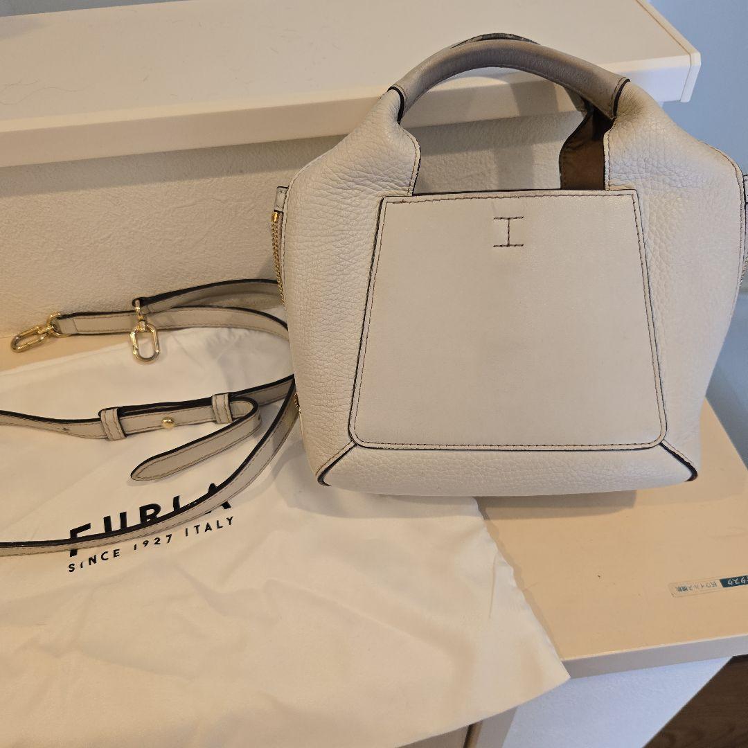 お値引き FURLA ジルダミニ2wayホ ワイトレザーショルダーバッグ