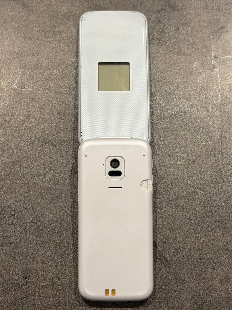 docomo らくらくホン F-01M ホワイト - メルカリ