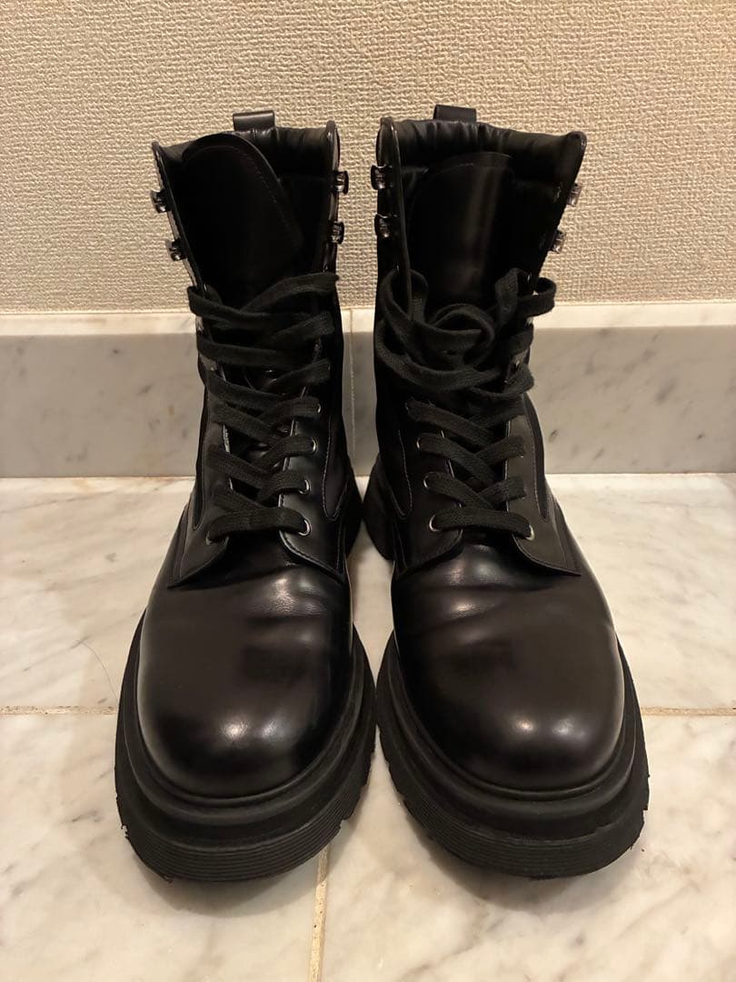 美品】PRADA ブラッシュド コンバット ブーツ 2UE011 サイズ9 - メルカリ