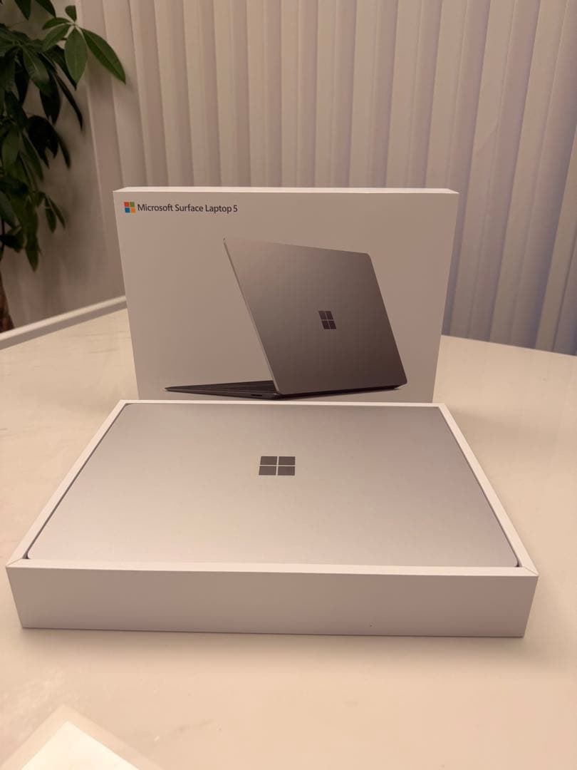 【大特価】1/1までMicrosoft Surface Laptop 5 Snapdragon X搭載「Surface Laptop」と、旧世代「Surface Laptop 5」の