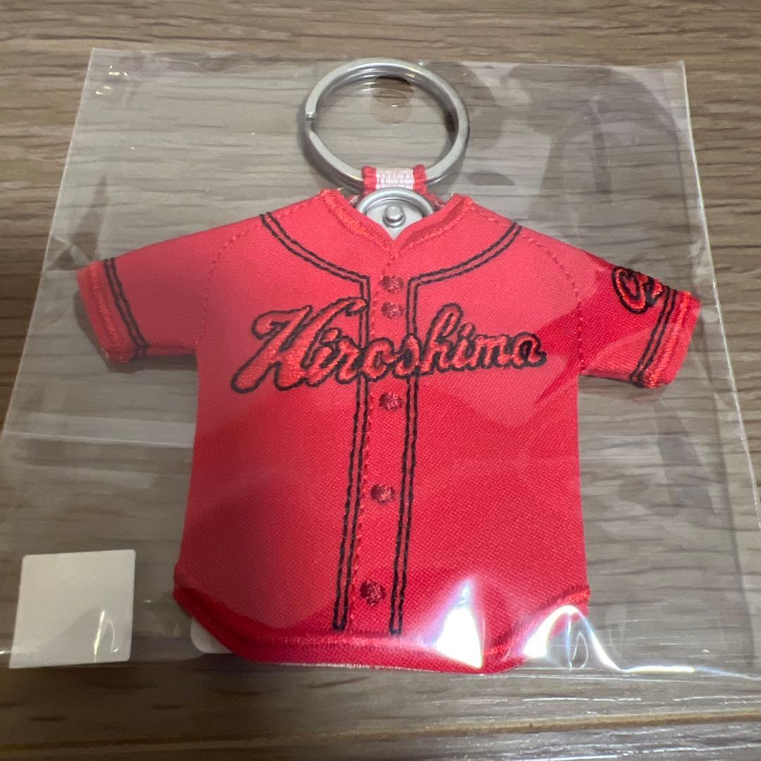 カープ 島内颯太郎100ホールドユニフォームキーホルダー - メルカリ