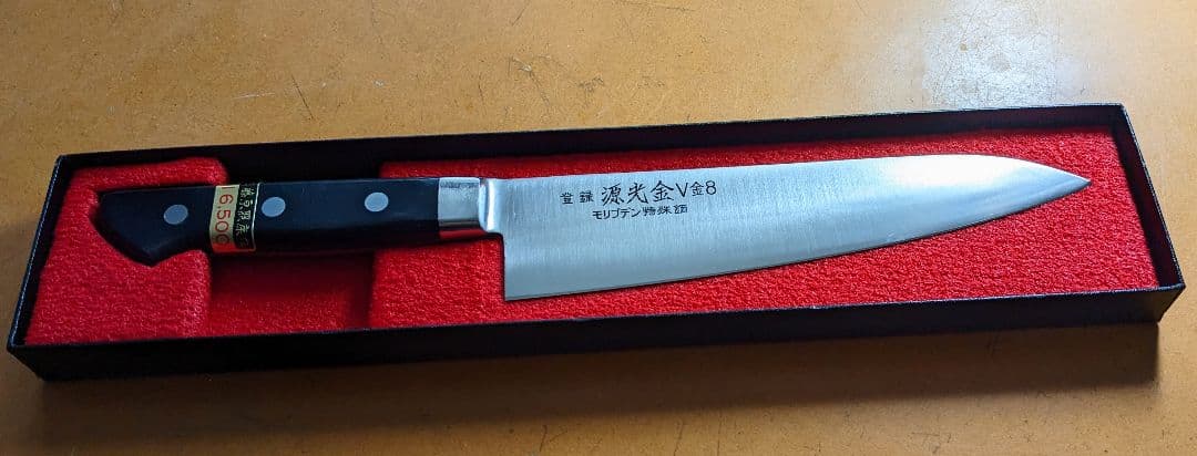 藤原照康作、御料理包丁防錆鋼 藤原 照康 幻の名刀 白一鋼 梨地鎚目 牛刀包丁 210mm 黒合板柄 – 清助