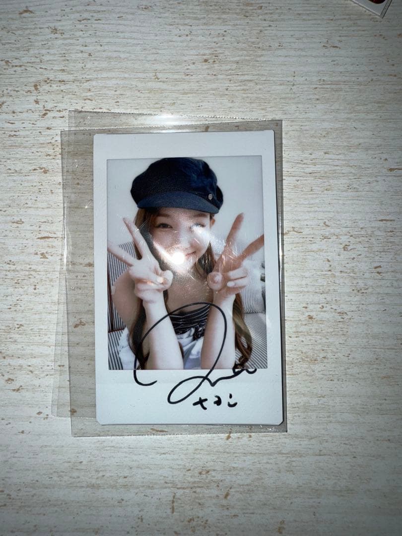 Twice ナヨン(Nayeon) 直筆サイン入りインスタント写真 - メルカリ