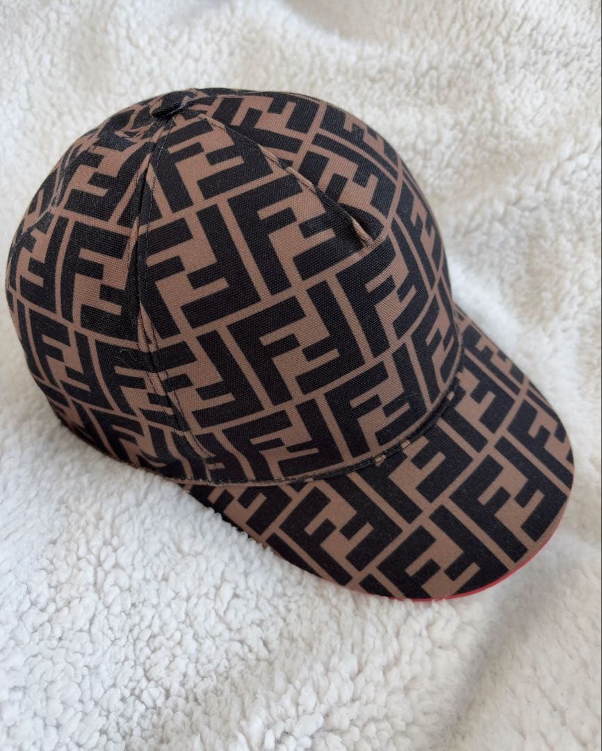 FENDI　キャップ　ズッカ柄　帽子　フェンディ　ブラウン FENDI フェンディ キャップ ズッカ柄 ブラウンシアリング ベースボール