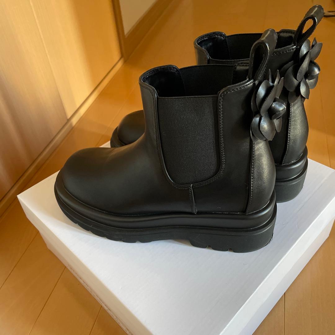 お値下げ‼︎インゲボルグ カメリア付きサイドゴアブーツ S 黒 - メルカリ