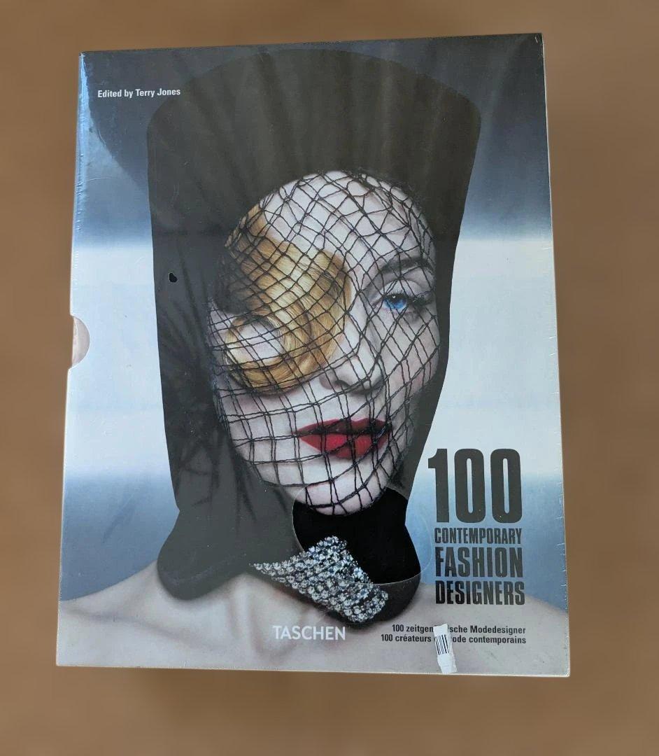 女性情報誌 100 Contemporary Fashion Designers 100 Contemporary Fashion Designers: Jones, Terry: 9783836548922