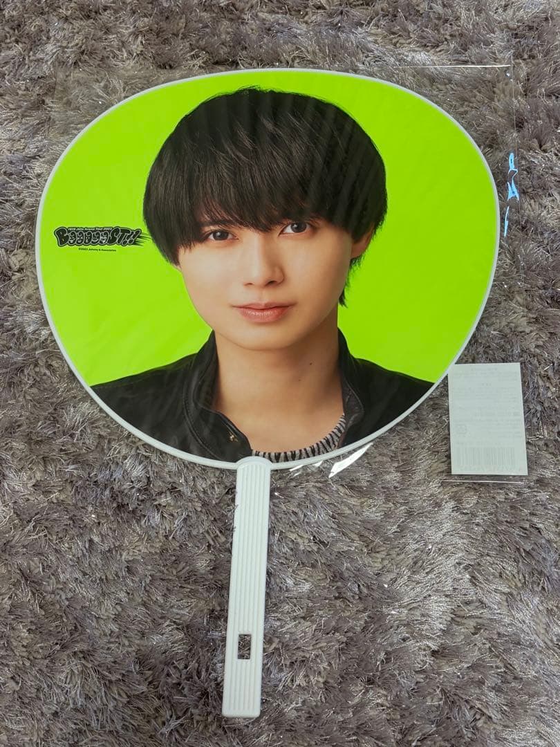 井上瑞稀 うちわ - メルカリ