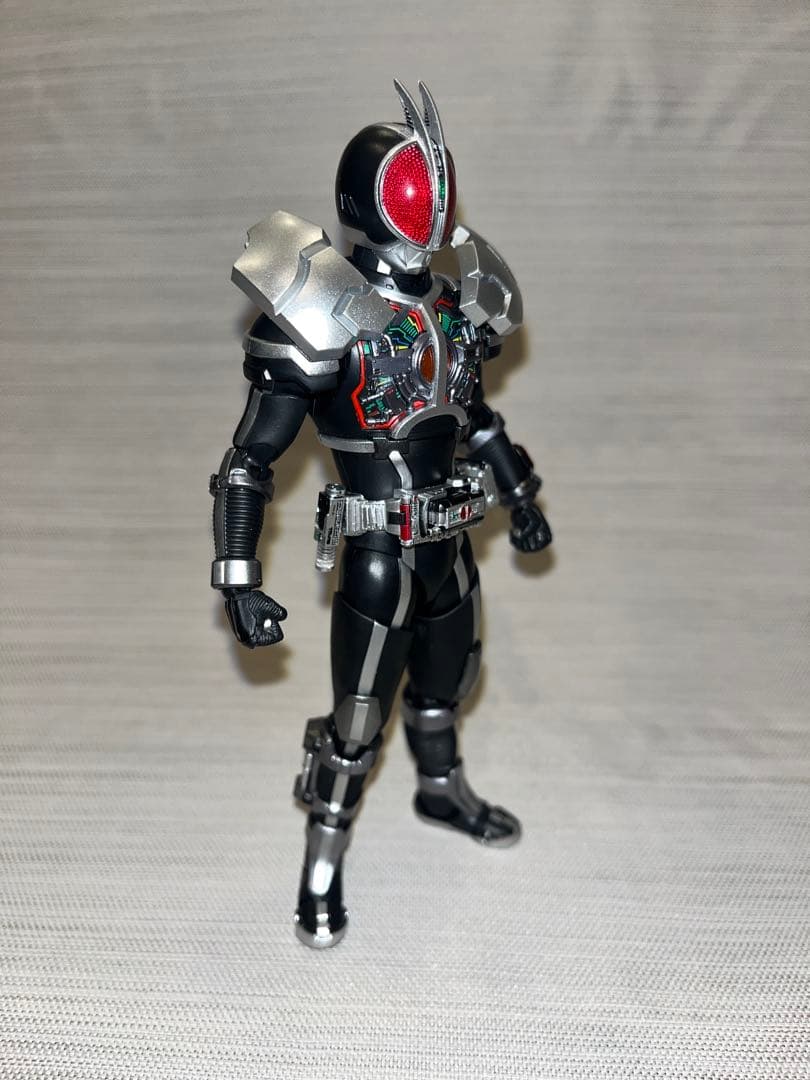 S.H.Figuarts(真骨彫製法)仮面ライダーファイズ アクセルフォーム