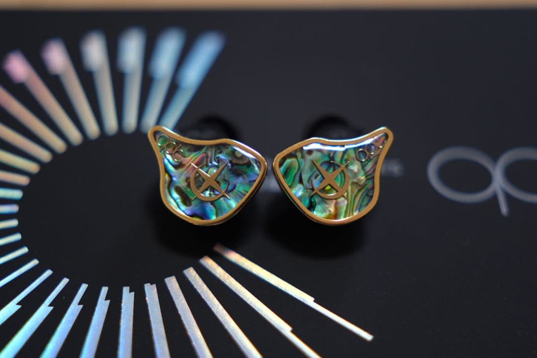 qdc EMPEROR 【付属品完備】 フラッグシップ有線イヤホン EMPEROR｜qdc｜株式会社アユート PCパーツ・VR・オーディオ等周辺機器