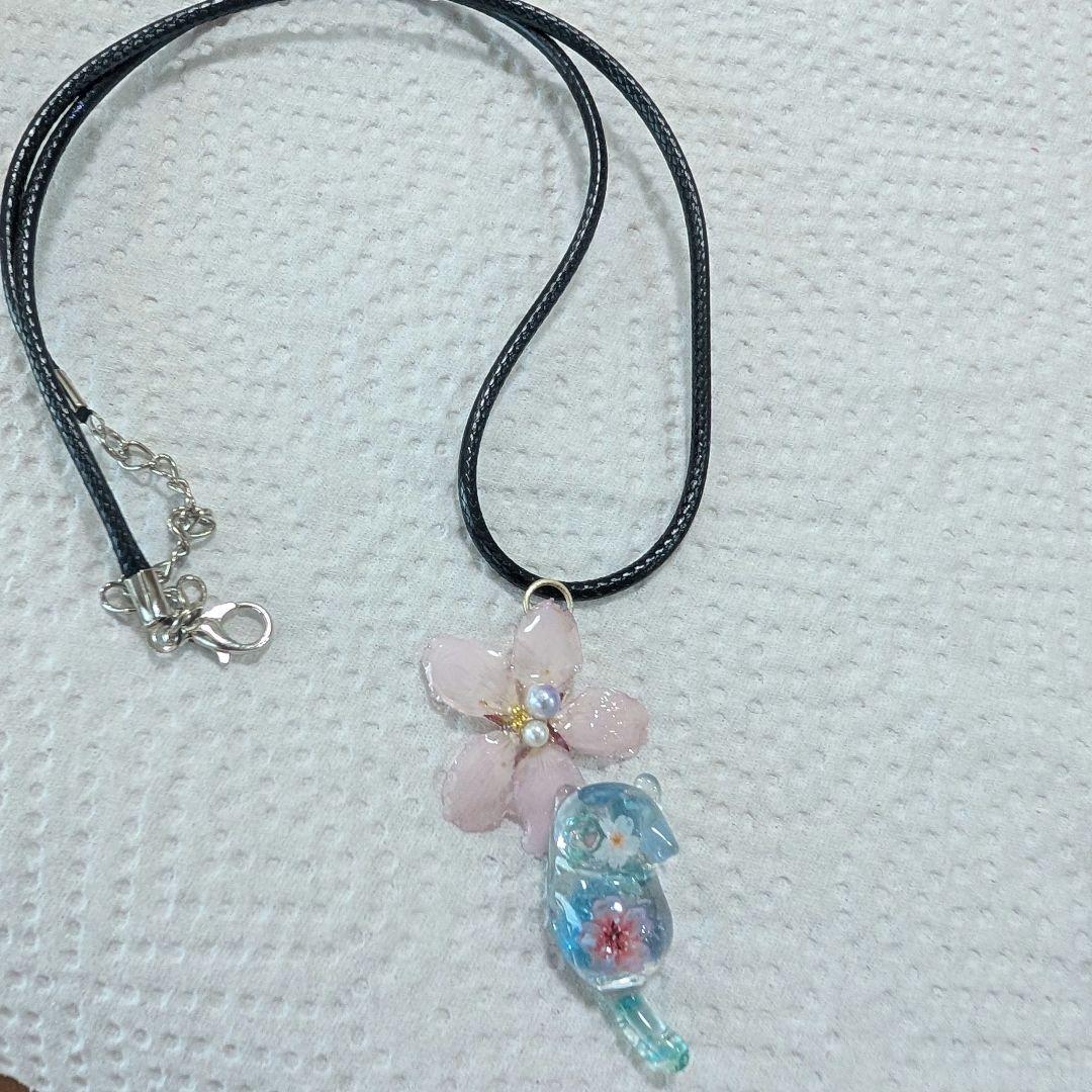 レジンネックレス 桜ネックレス じゃれ猫 アクアマリン 琉球ガラス