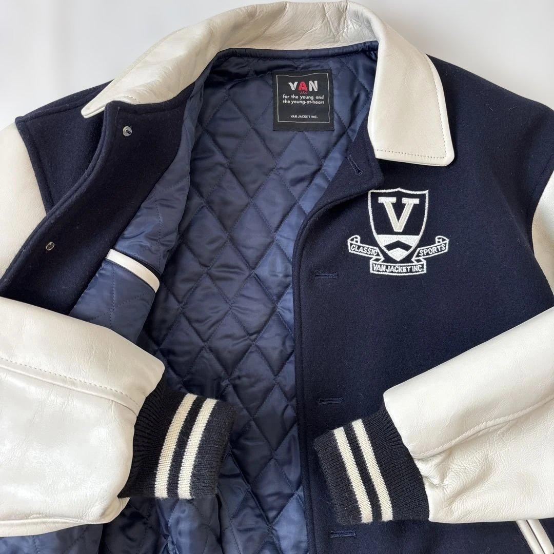 VAN ネイビー/ホワイト スタジャン - メルカリ
