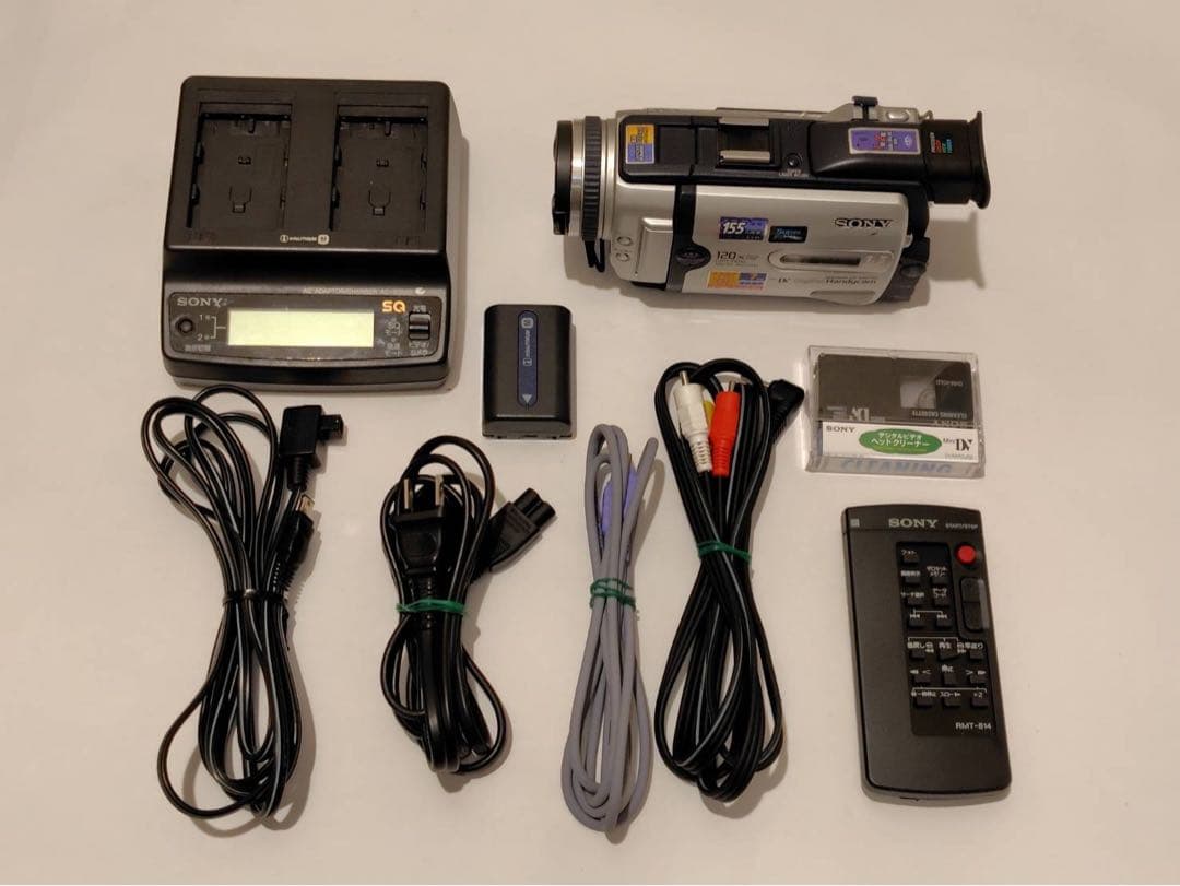 ビデオカメラ SONY DCR-TRV30 Sony Handycam DCR-TRV30 Camcorder Record Transfer Mini DV Tapes