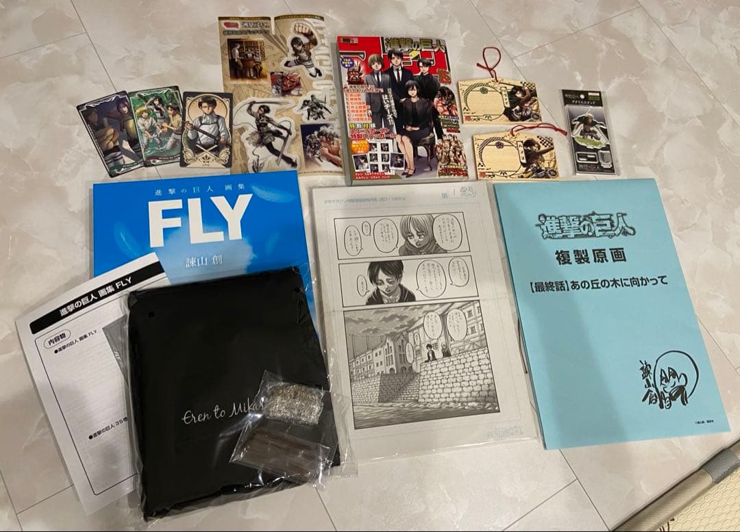 進撃の巨人 Fly 画集 グッズまとめ - メルカリ