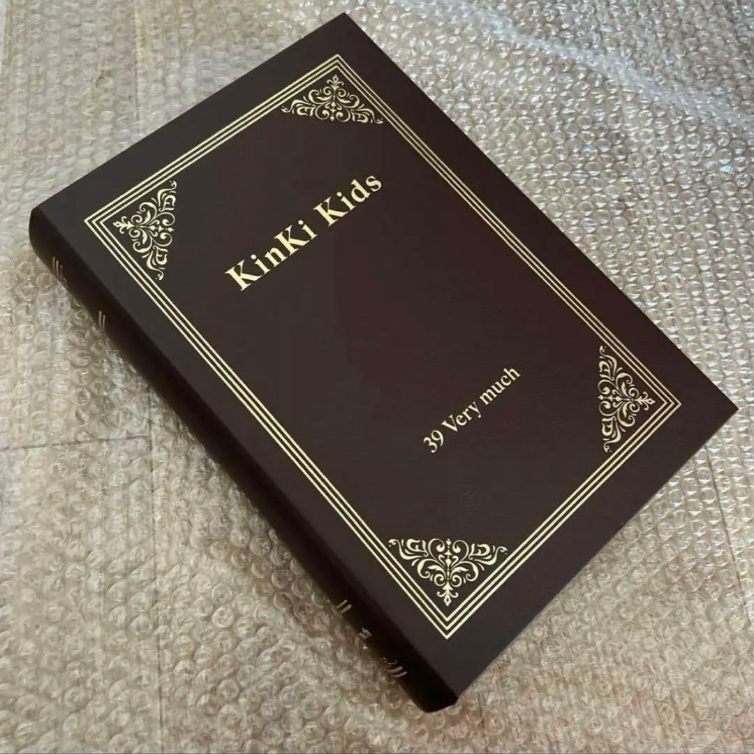 △新品KinKi Kidsキンキベスアルバム39Very muchチャーム△ - メルカリ