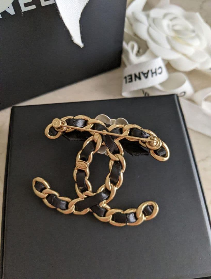レア☆シャネル ブローチ CHANEL チェーンレザー カメリア 20A