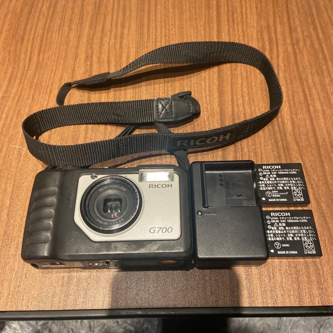 RICOH G700 コンパクトデジタルカメラ バッテリー 2個充電器付 - メルカリ