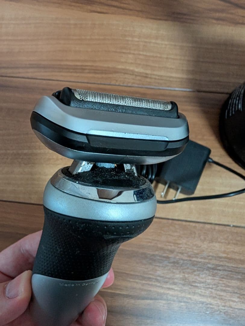 Braun S7 メンズ電気シェーバー 本体と充電スタンド 7957894940