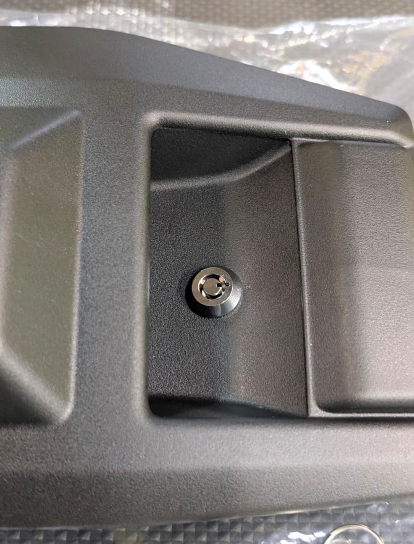 t*i様 ランクル70再再販(GDJ76W) 尿素リッドカバー 鍵付き加工 - メルカリ