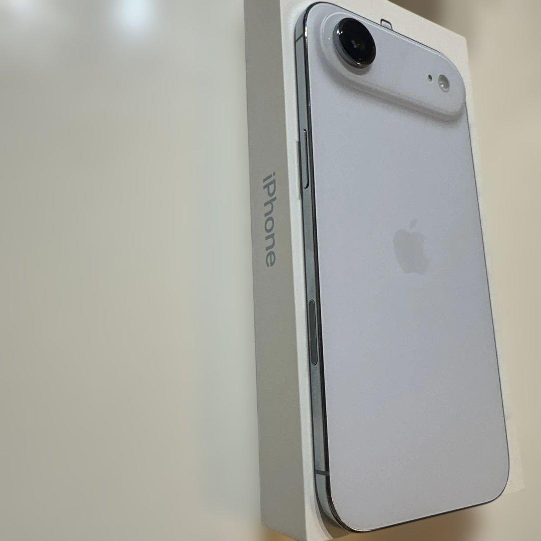 美品】Apple iPhone Air スカイブルー 本体 充電ケーブル箱あり