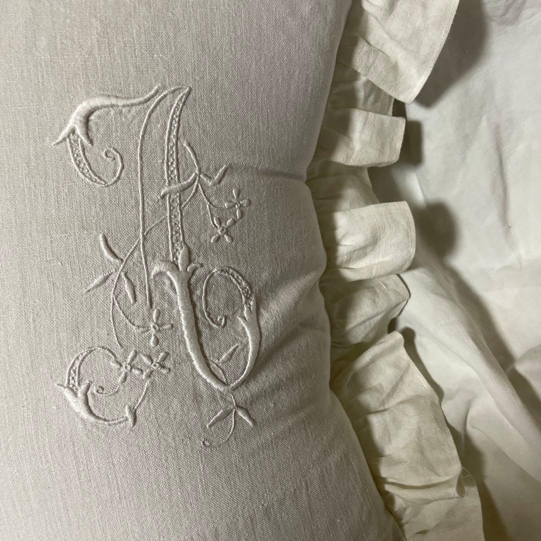 アンティークモノグラム リメイククッション