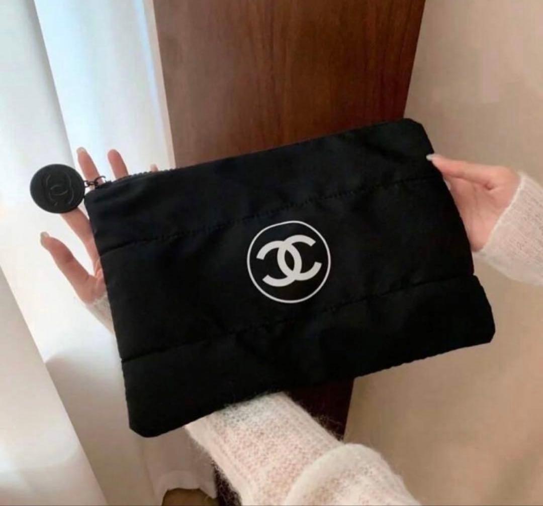 CHANEL シャネル ノベルティ ブラック ナイロンポーチ - メルカリ