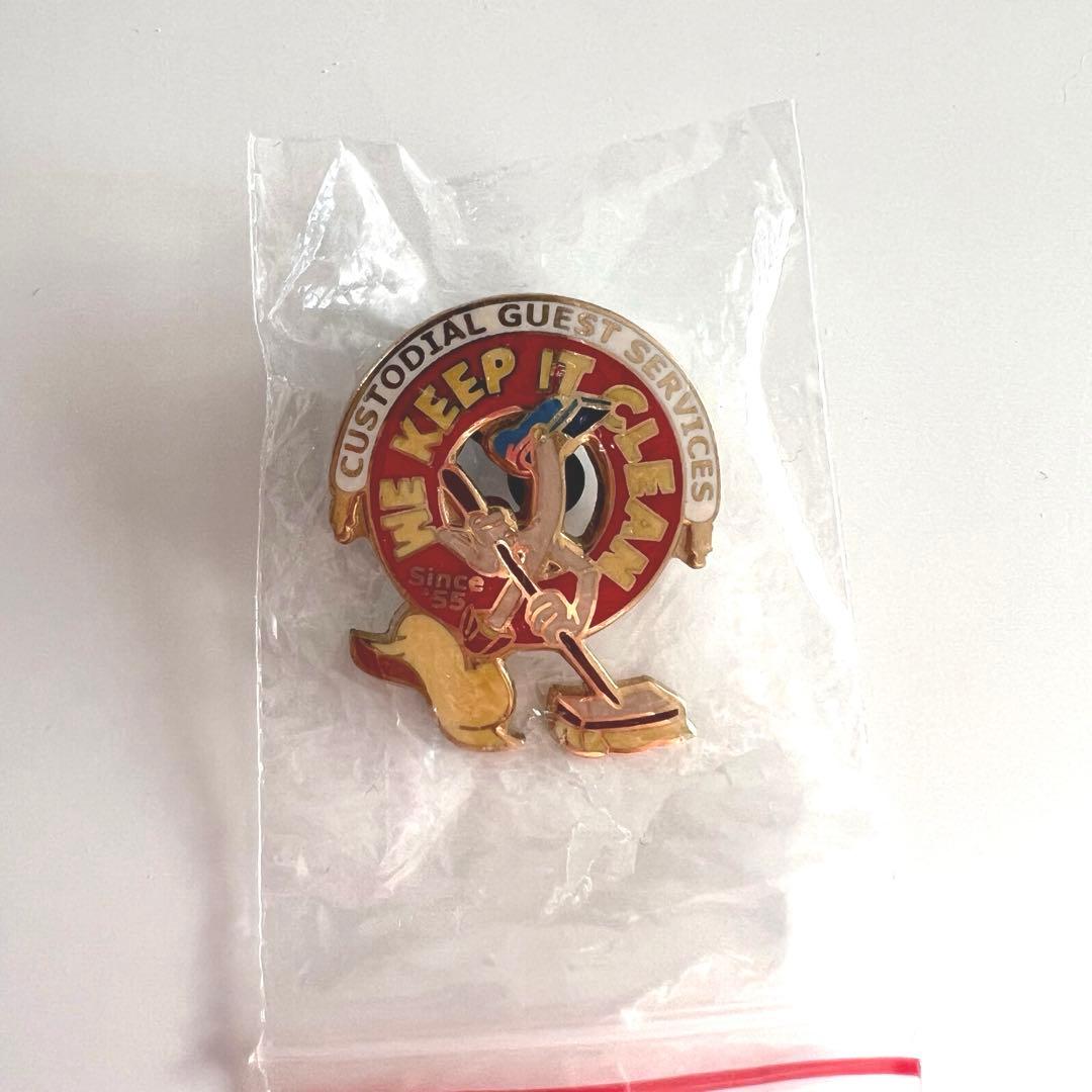カストーディアルピンバッジ ⭐︎ 非売品 ディズニー プレミア 非売品ピンバッジ - メルカリ