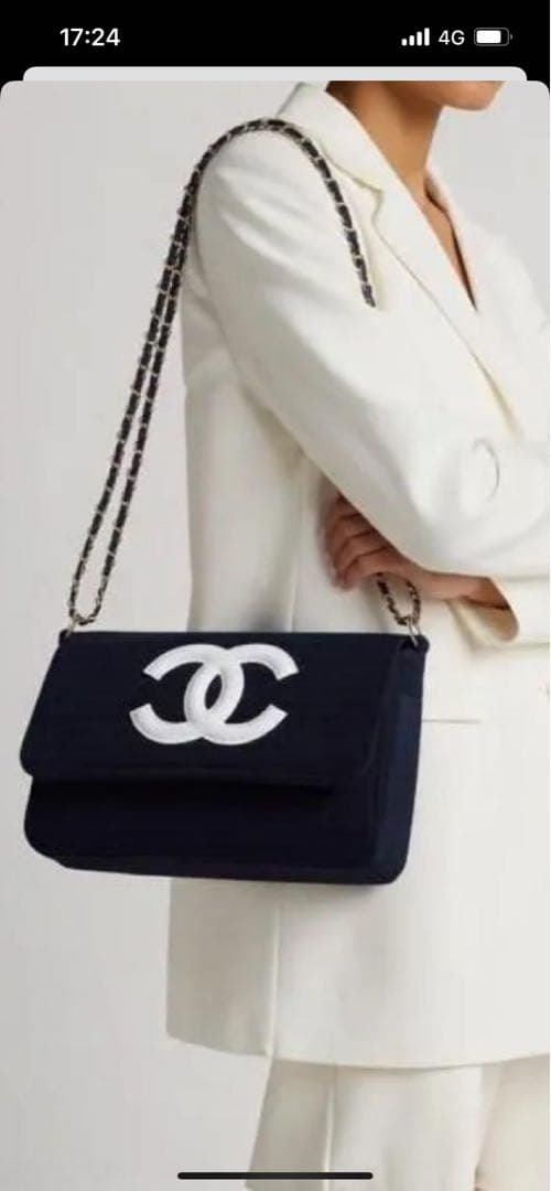 CHANEL シャネル ミニバッグ ポーチ ブラック×ホワイトロゴ✩.*˚ 訳あり品 CHANEL シャネル ミニバッグ ポーチ ブラック×ホワイ - メルカリ