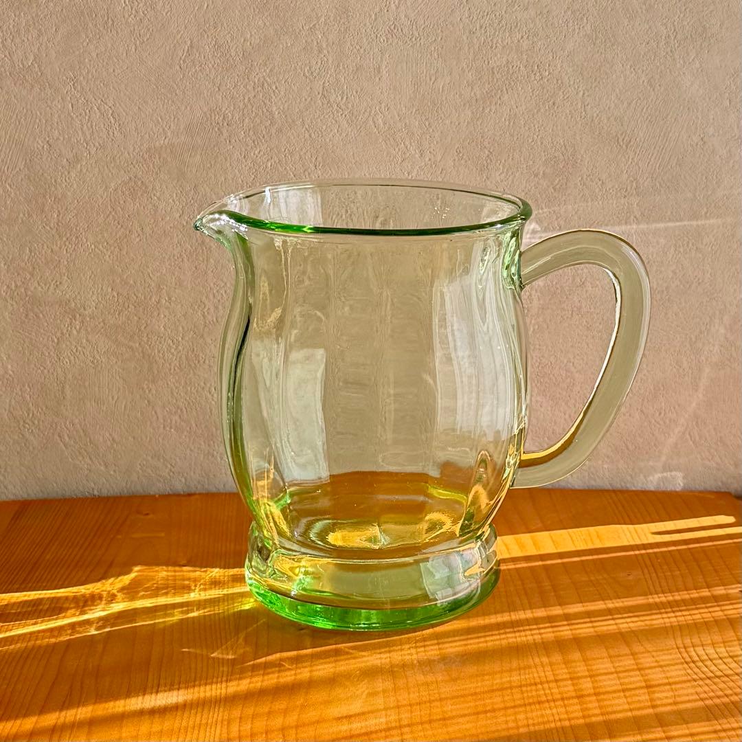 ヴィンテージ ウランガラス グリーン ジャグ ／ ピッチャー