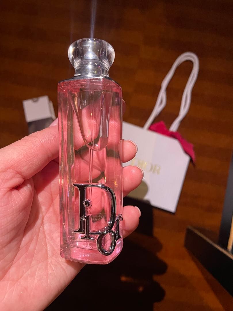 Dior Addict 香水 ピンクボトル 専用バッグ付き - メルカリ